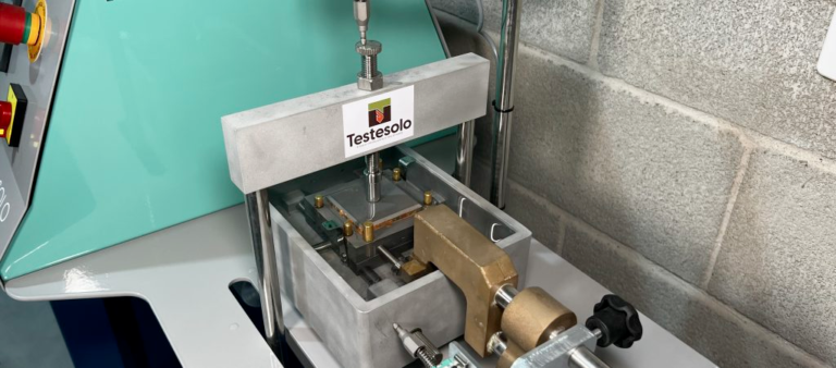 Ensaio de Cisalhamento Direto do Solo